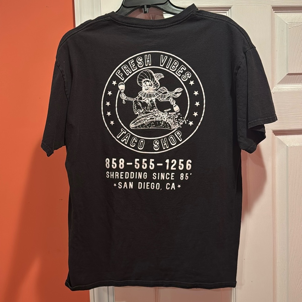 Men’s size large t shirt